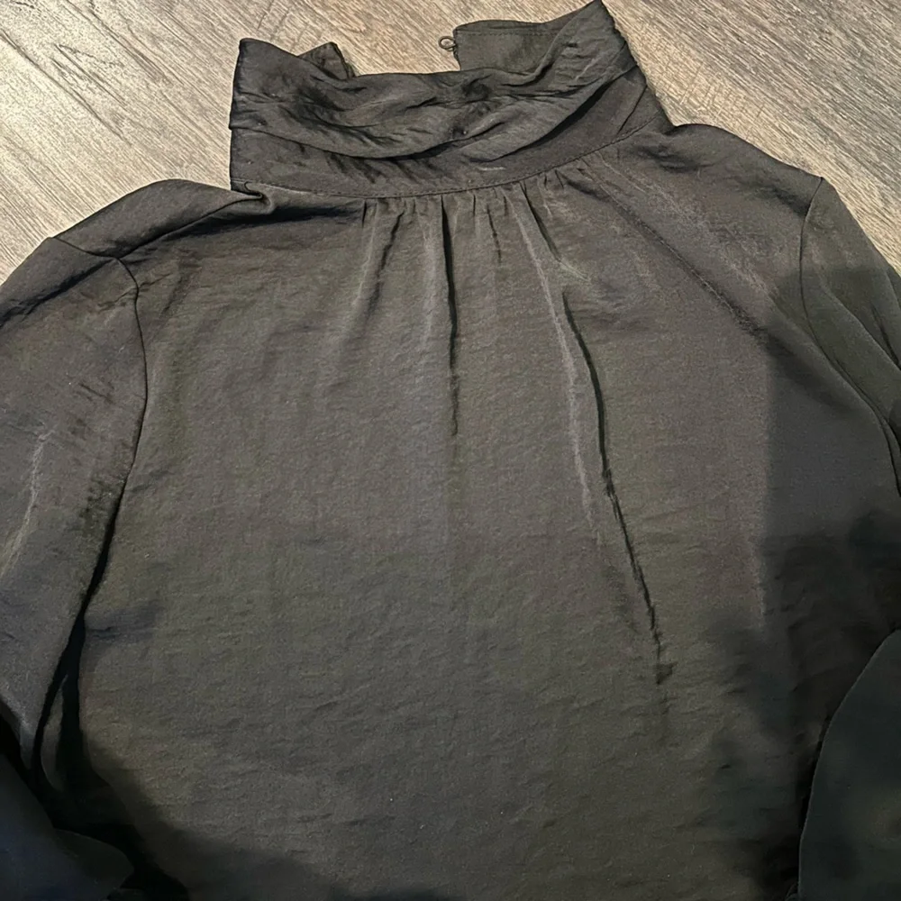 Vince Camuto Black Silk Blend Bell Sleeve Blouse | Size XS | Work to Evening - Picture 2 of 4